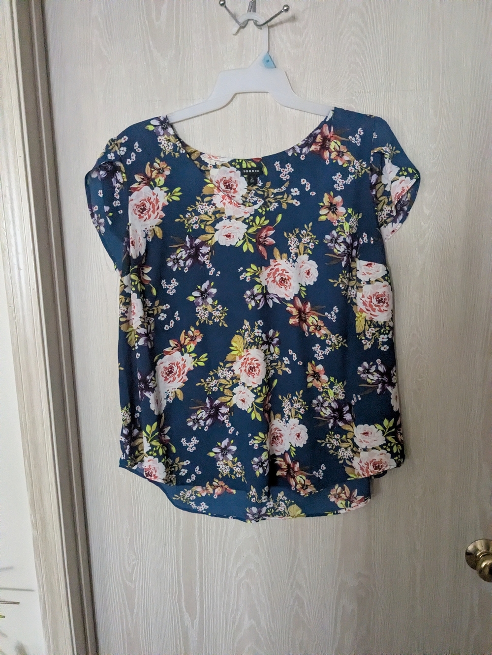 torrid Blue Floral Scoop Neck Blouse